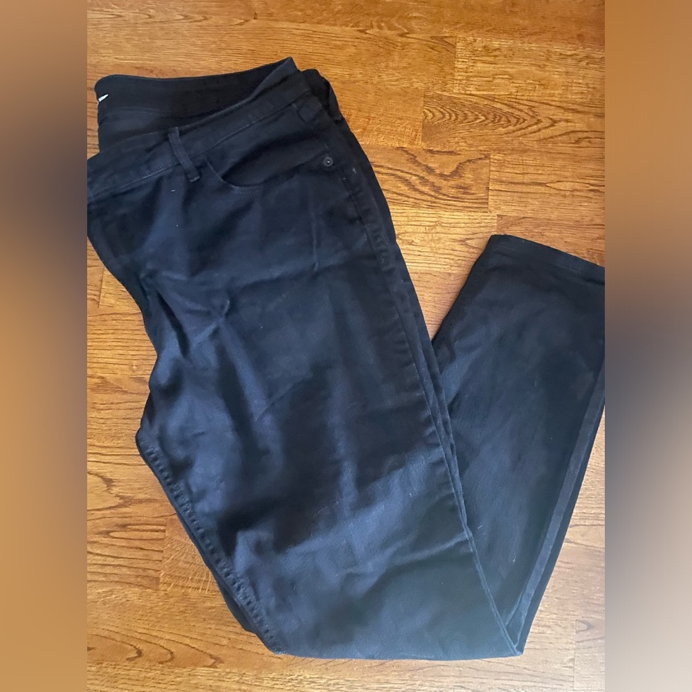Old Navy skinny black jeans. 16 petite. Excellent
